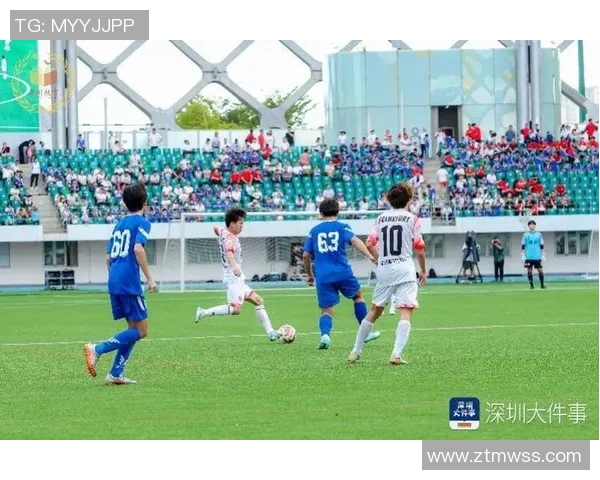 中国足球球星合影留念展现激情时刻与独特风采