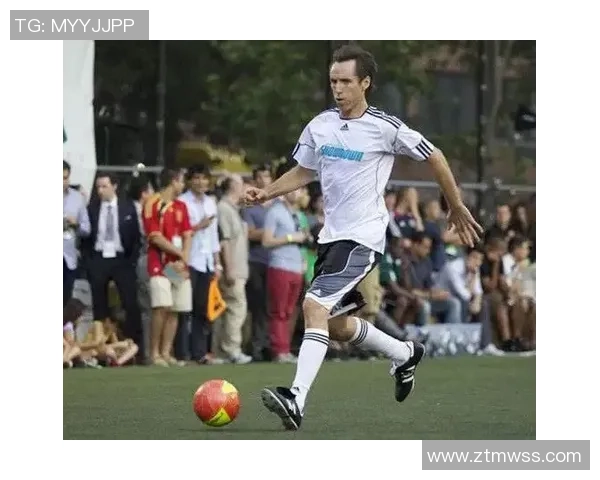 足球场上的斜眼传奇球星们那些无法忽视的独特瞬间与风采