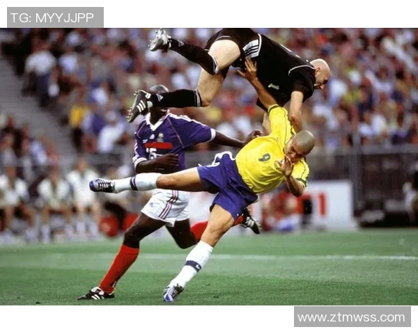 足球巨星璀璨风采：回顾世界顶级球员的经典瞬间与传奇时刻